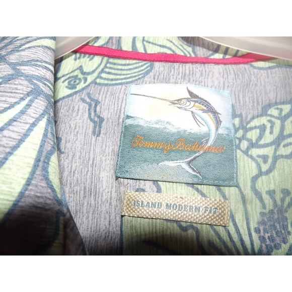 Tommy Bahama Men’s XL Hawaiian Button Down Short Sleeve Shirt 100% Silk Marlin - Picture 3 of 4